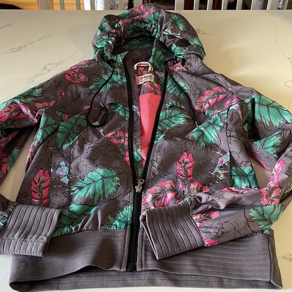 TNA wind breaker - Picture 4 of 4